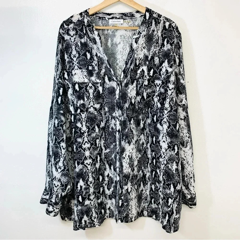 Calvin Klein Shirt Woman 2X Linen Button Up  Black White Snake Print Casual Work
